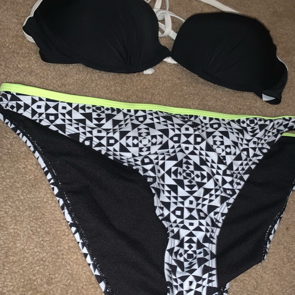 Swimsuits - Picture 6 of 11